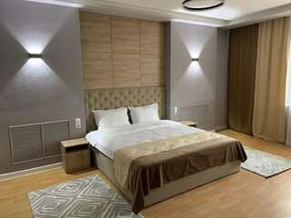 Отель KEMER LUX Нур-Султан Люкс с кроватью размера «king-size» и балконом-8